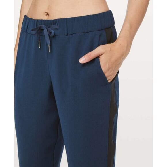LULULEMON On The Fly Pant Woven Track Stripe Size 6 True Navy / Black - Picture 3 of 8
